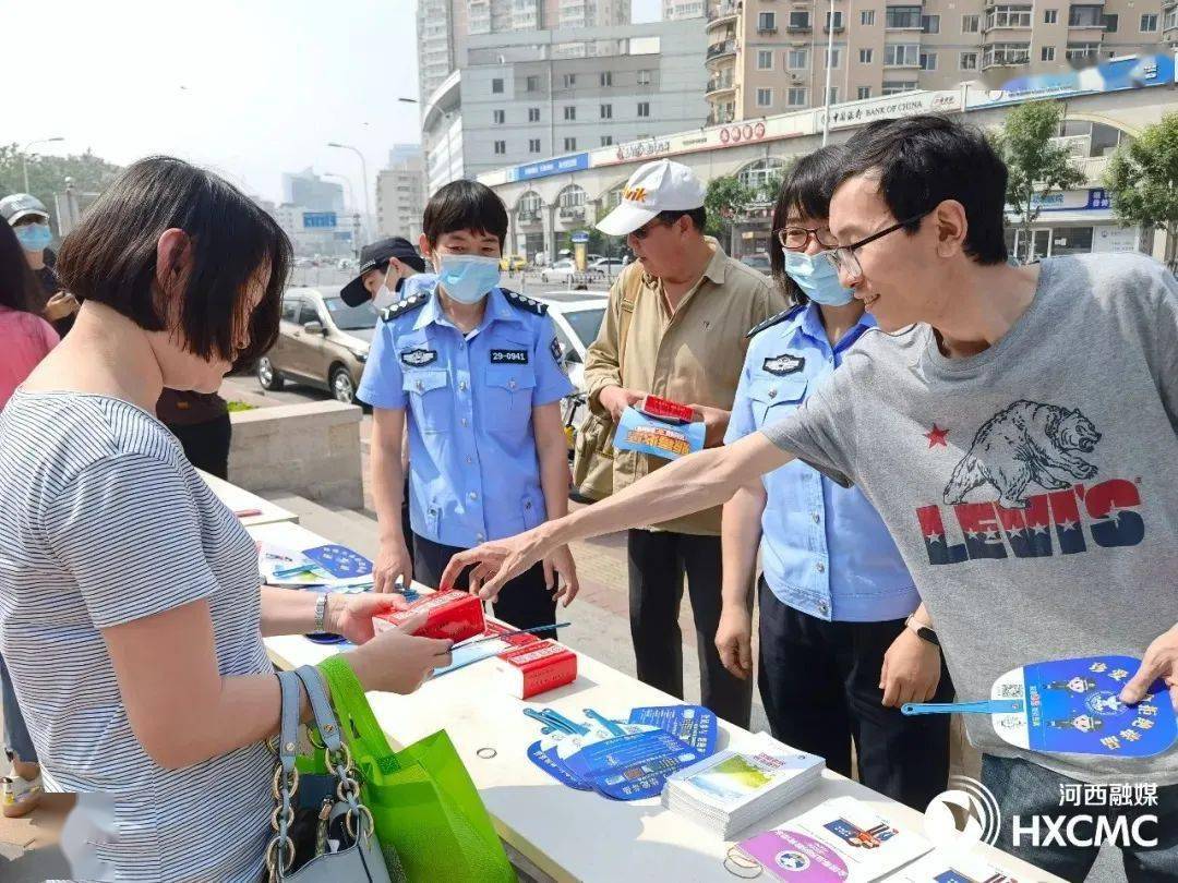 香港资料大全正版资料2025年免费，以情释义与落实行动